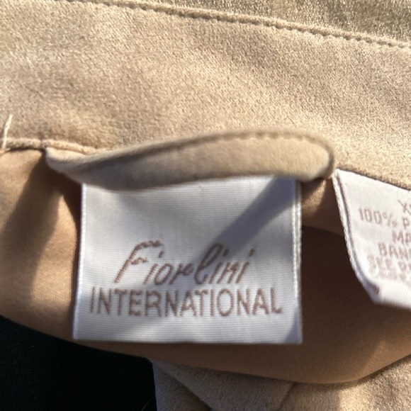 This Fiorlini tan polyester tunic top in size XL,‎ preowned. - Picture 5 of 6